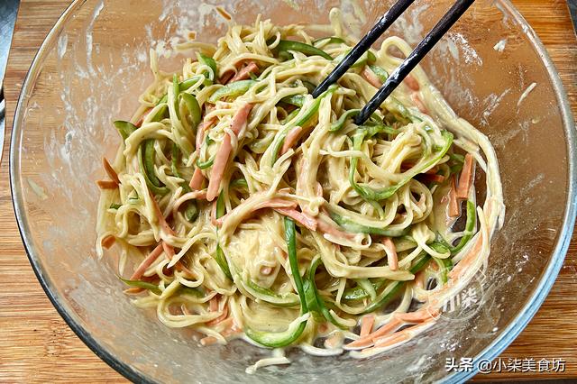 土豆丝别炒了，打2个鸡蛋，不炖不炒不凉拌，我家早餐经常做着吃