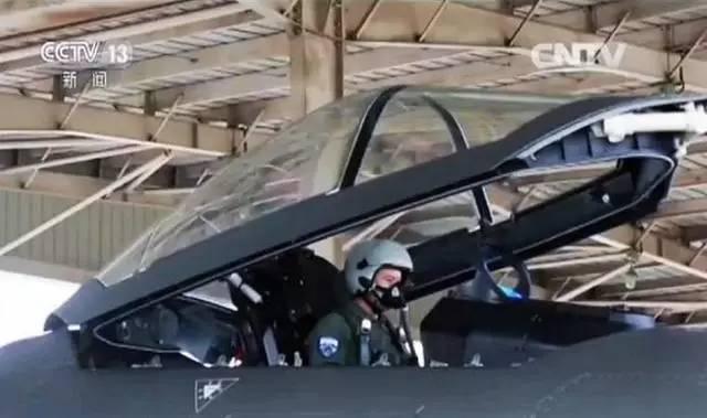 360度看歼20座舱内部，细节尚有不足，改进型将进