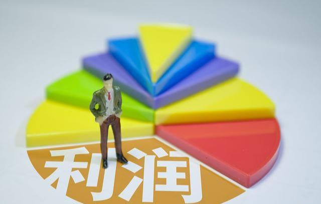 想存一笔五年定期，银行员工却一直劝存一年定