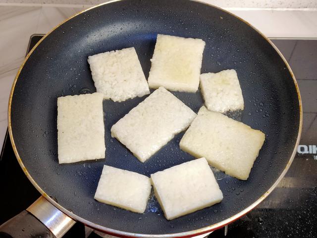 糯米糍粑，2碗糯米简单一蒸，逆天美味！从小到大20多年没吃够