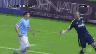 这种犯规，到底算不算故意伤人？韦世豪恶意犯规大起底