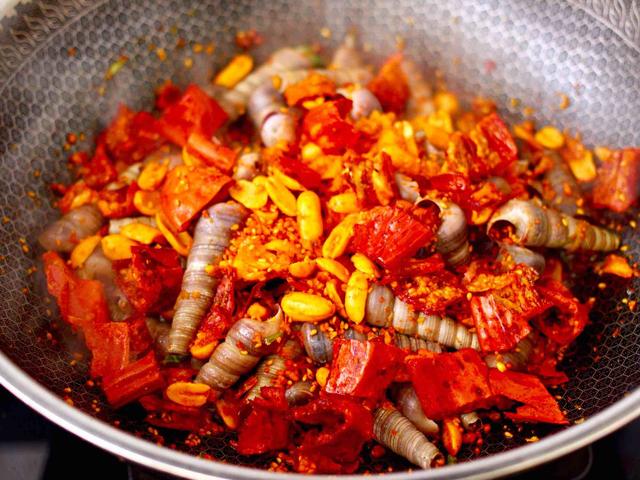 “寄生虫”最多的这道菜，很多人傻傻当成美食