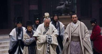 春秋战国凭借什么能够登上商品经济繁荣高台？