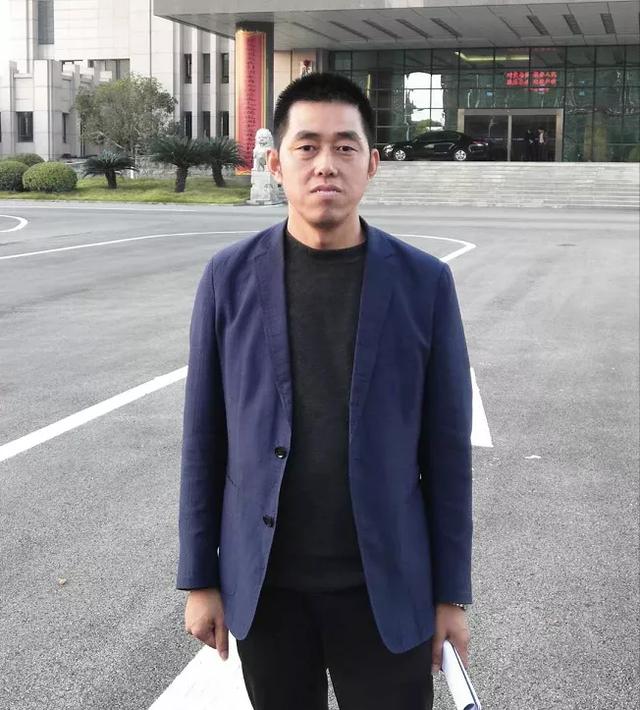 湖北武穴：爱心企业家周江涛向花桥镇刘陆溪受灾村民捐赠生活物资
