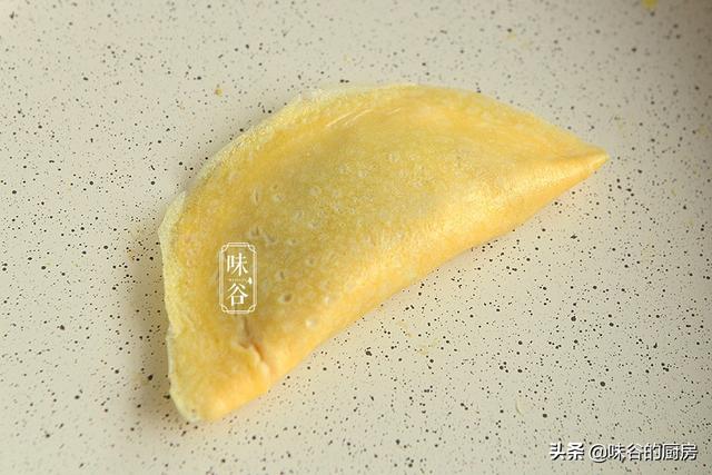 黄金蛋饺在家做，多加一样东西，煎出来的饺子不破皮，又香又嫩