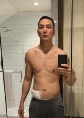 吴彦祖近照曝光发际线后移网友直呼完全不敢认一段吴彦祖的自拍视频被