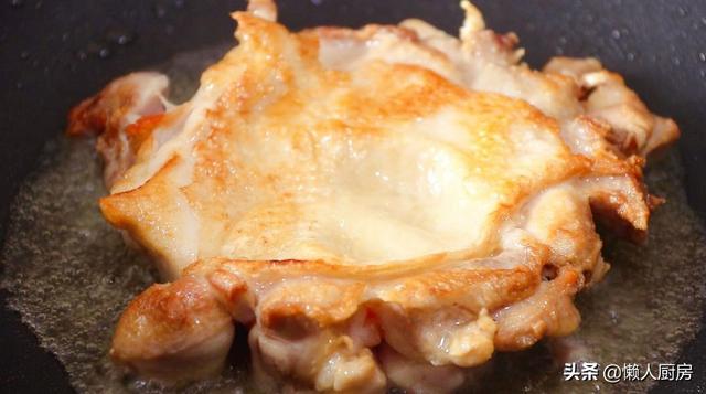 一个人在家吃什么，15元买了2个大鸡腿，做了一盘黑椒鸡腿饭