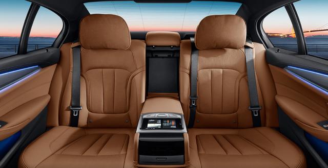 手握40万，开完宝马5系，再换到奥迪A6L上，对比后差距明显