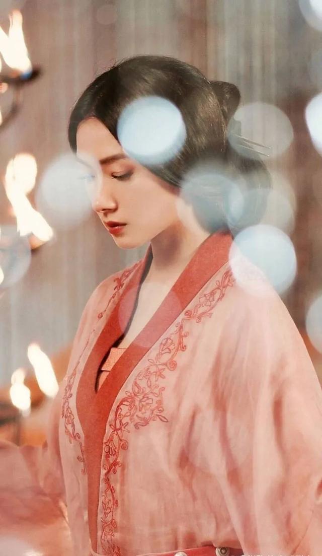 万茜火的也太莫名其妙了？