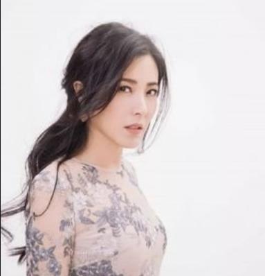 3任男友都是影帝，自己却不火，曾黎的人生被那套"男人装"毁了