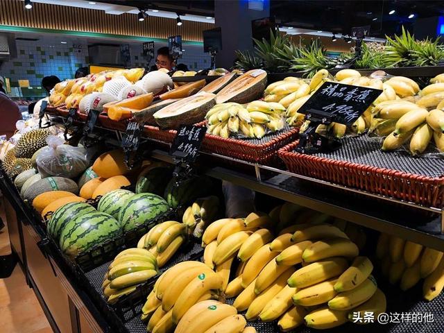 地摊经济登上“微博热搜”，有人直播摆地摊，