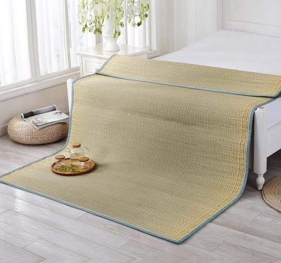 你还在睡草席和竹席吗？夏天选凉席认准冰丝席，不开空调也能睡好