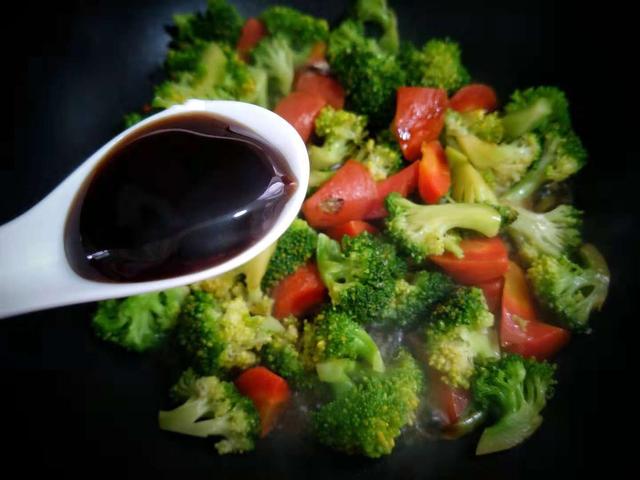 经常吃蚝油，你知道蚝油是什么做的吗？很多人