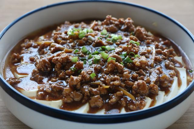 春天多給家人吃豆腐，不用燉不用煎，好吃不上火，家人太喜歡吃了