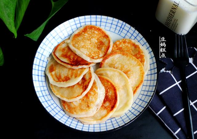 糯米早餐小饼，花2分钟，拌好面糊即成，软糯味美，冷了更香