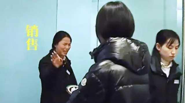 谁忽悠谁: 男子带现金去4S店提车, 女销售却拒绝