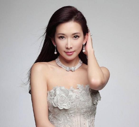 结婚仅一年，林志玲腰身粗壮，为生孩子重走伊