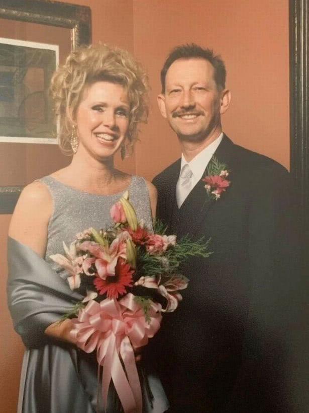 美国老人喝清洁剂死亡，特朗普没说错，这能防病毒，但是要命！