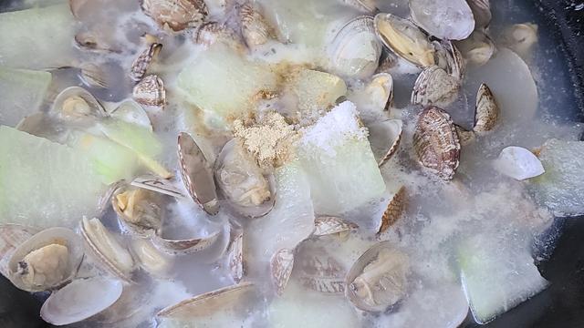 冬瓜的简单做法，广东人天气热经常吃的一道家常菜，鲜香美味