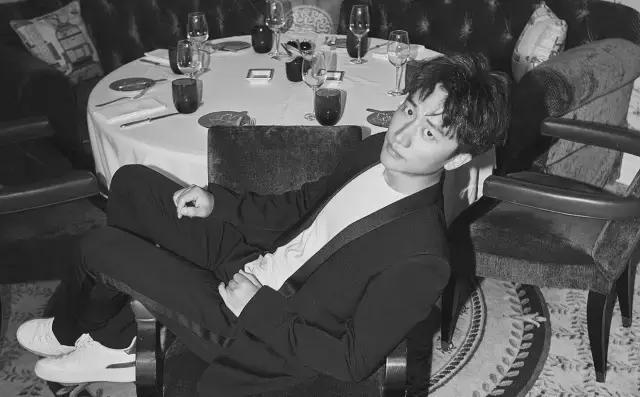 坎坷的黄轩：12岁父母离婚，19岁被张艺谋“忽悠”，21岁成孤儿