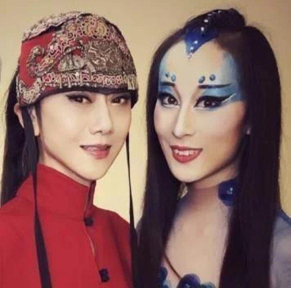 61岁杨丽萍爱徒晒近况，与同性恋人婚后度蜜月，