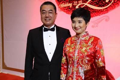 荧屏硬汉董勇，一心扑事业46岁结婚生女，对小9岁妻子一见钟情