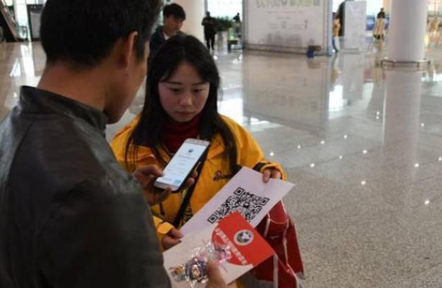 警惕路边扫一扫送礼品，小心微信被封号，得不偿失后悔都来不及