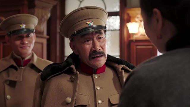 张作霖微服私访，被哨兵拿枪瞄准脑袋，张作霖