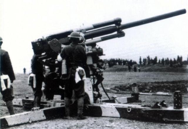 大快人心！几个炮兵闲来无事，随便放一炮，竟