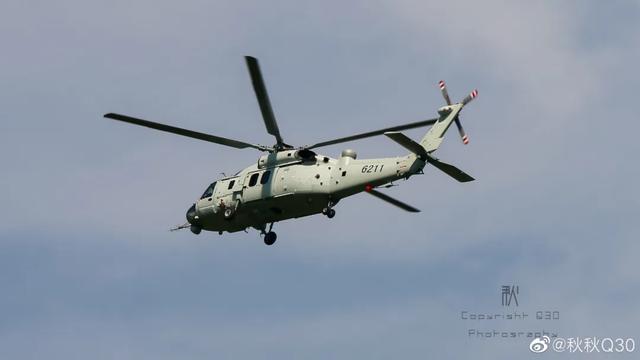 ���²��ϣ��й�075��װ��������2��ֱ-20���е���Щս������