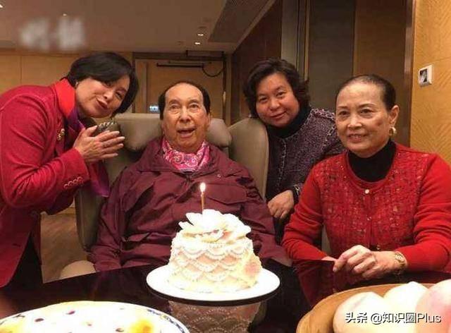 何鸿燊何氏家族悼文，留下四房十七杰，详细了