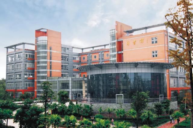 学生宿舍还有跃层双人间，眉山这所大学让隔壁学校羡慕哭了