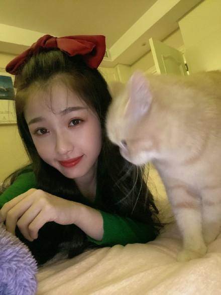 「内容」虞书欣朋友圈内容被售卖 《中餐厅》疑似被推掉成团后遗症出现了？