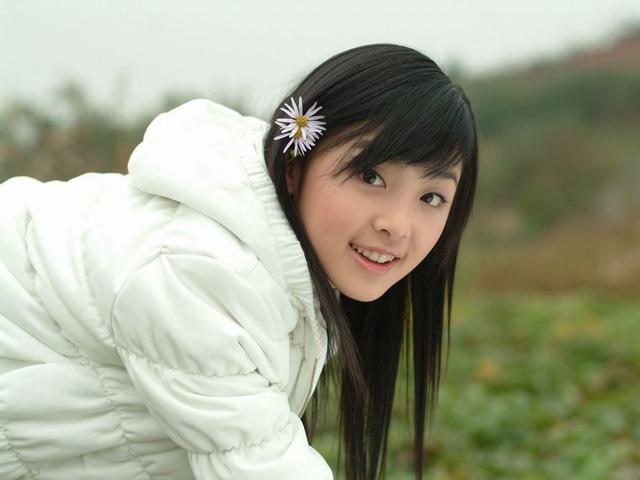 张含韵：出道即巅峰，却被骂“公交车”，陷陪