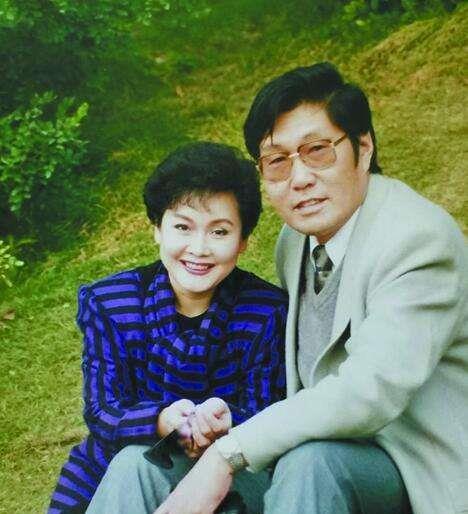 李谷一先嫁老师，后嫁粉丝，如今82岁丈夫离她而去