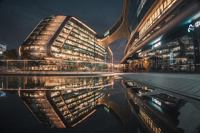 别让潘石屹跑了！四年套现133亿，宋丹丹曾怒斥