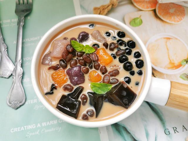 一杯网红奶茶28元，自己在家做超简单，料足成本低，一杯管饱