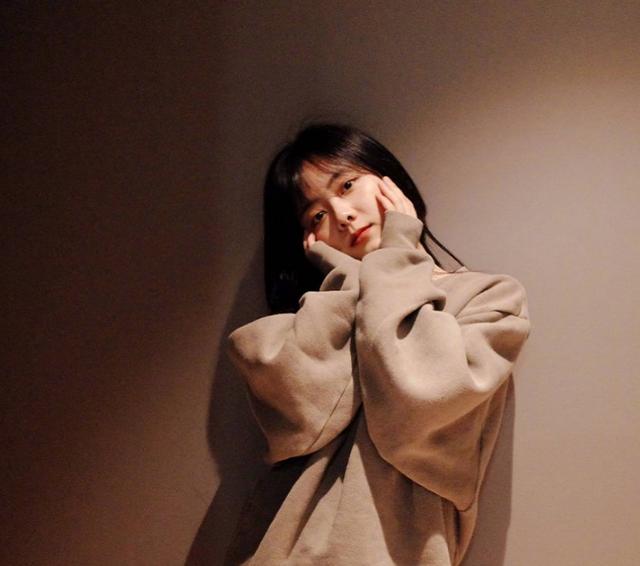 《锦心似玉》首晒剧照，谭松韵穿古装气质娴静，看到男主收视稳了