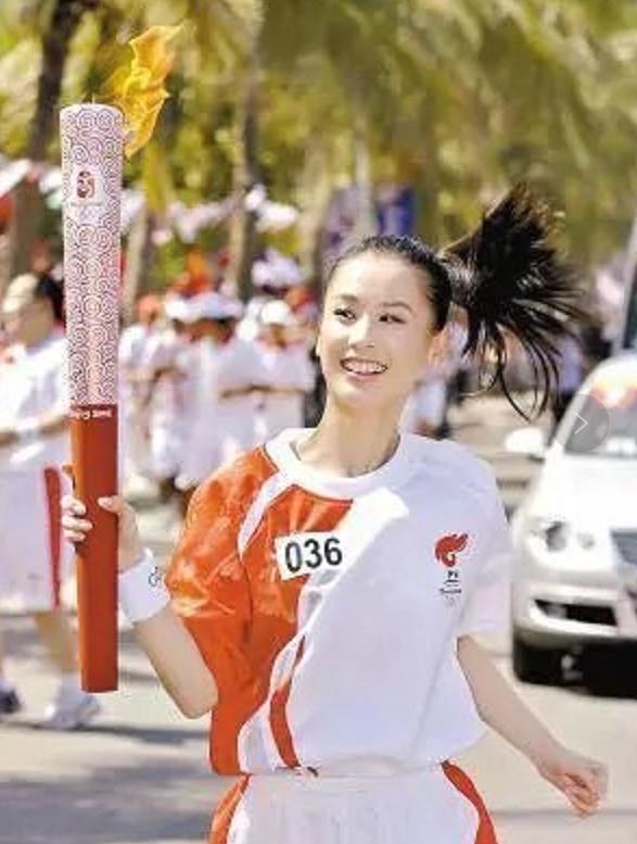 黄圣依黑历史被扒，海陆吃瓜点赞，网友纷纷为其澄清：肯定是手滑