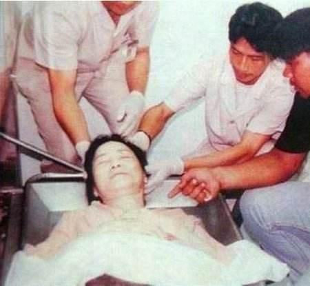 一代传奇歌后邓丽君，离奇身亡，25年后揭开死亡真相