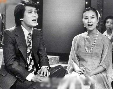 就在4天前风流赌王何鸿燊和“阿姐”汪明荃的关系终于“藏”不住