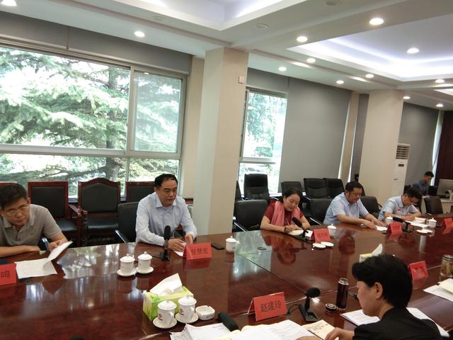 市政府与嵩岳科技产业发展有限公司举行科技战略合作洽谈会