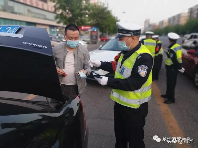 「齐齐哈尔身边事」龙沙交警大队，开展夜查专