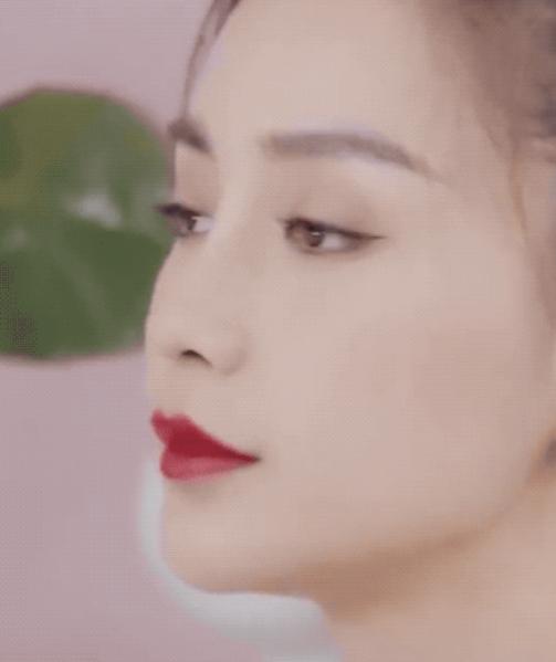 baby在十级网红滤镜下，镜头特写下看到眼妆，真被吓到了