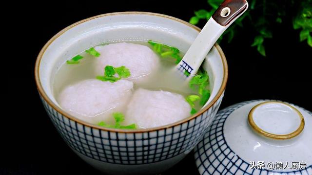 不需要油炸，教你芋头的新做法，配上猪肉馅，吃起来那叫一个香