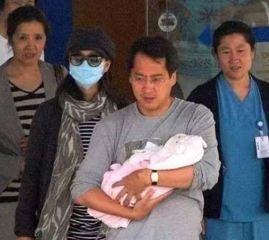 当年大火的万人迷陈好，为爱隐退娱乐圈，如今