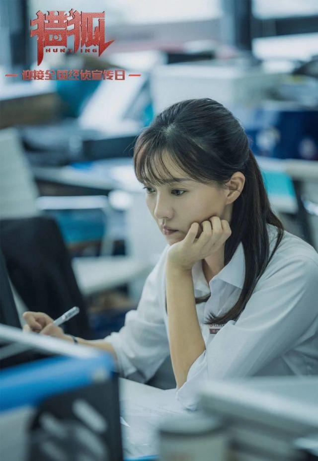 真不老美魔女！50岁看着像20，怪不得能嫁小12岁老公！