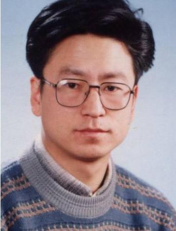 白岩松：曾患有严重抑郁，坐地铁无人识，如今52岁成了这样