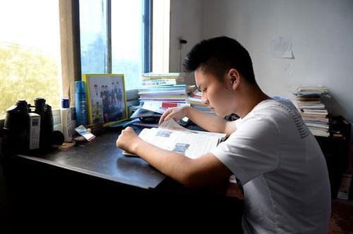 6年前两位江西少年，宁愿错过高考来拯救全车人性命，后来如何？