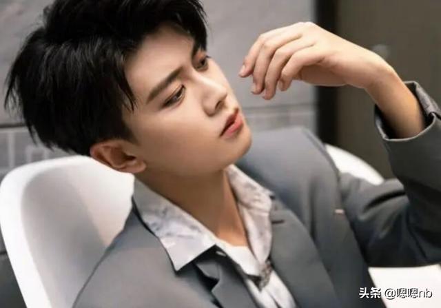 看脸以为很年轻实际年龄却超乎想象,任嘉伦朱一龙上榜,看到吕良伟